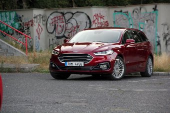 Ford Mondeo Kombi 2.0 Hybrid iVCT – praktický full hybrid pro rodinu