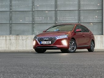 Hyundai Ioniq PHEV 1.6 GDI – úspory z elektrické zásuvky