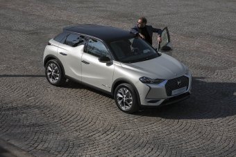 Nový elektromobil DS 3 Crossback E-Tense nabízí dojezd až 320 kilometrů