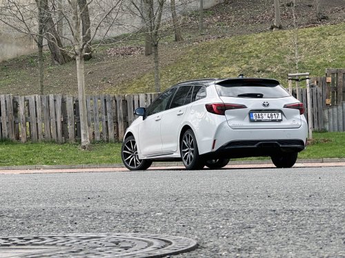 Toyota Corolla Touring Sports 2.0 Hybrid e-CVT – dynamické kombi pro náročné