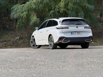 Peugeot e-308 SW – prakticky na elektřinu