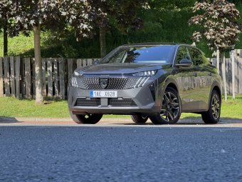 Peugeot 3008 Hybrid 145 e-DCS6 – krasavec s prémiovým interiérem