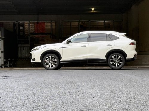 MG HS 1.5 TGI - SUV, které překvapí komfortem i cenou