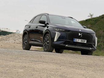 DS 7 E-TENSE 4x4 300 Jules Verne – francouzský přístup ke komfortu a elektrifikaci