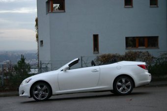 Ticho, klid a vítr ve vlasech - Lexus IS 250C (TEST)