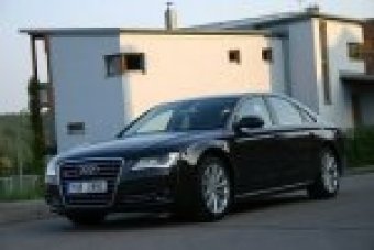 Manažerské absolutorium - Audi A8 4.2 FSI (TEST)