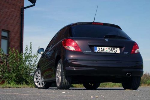 Peugeot 207 1.6 THP 16V - útok na přemotorované hatchbacky? (TEST)