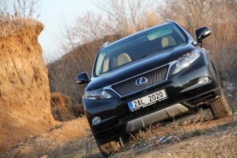 Ticho léčí - Lexus RX 450h (TEST)