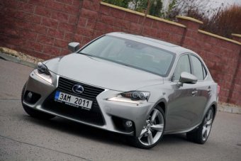 Tiše a úsporně - Lexus IS 300h (TEST)