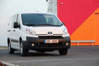 Toyota Proace 2.0 D-4D Kombi Van - nabídka nejen pro řemeslníky (TEST)