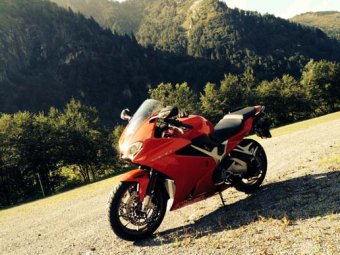 Honda VFR 800 F - sportovní cestování (TEST)