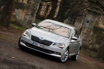 Škoda Superb 2.0 TDI 140 kW DSG - prezidentská spojka (TEST)