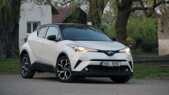 Toyota C-HR Hybrid - odvážná cesta (TEST)